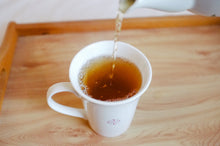 Load image into Gallery viewer, Basilur Four Seasons Spring Tea - Ceylon green tea with Cherry, Pomelo, Cornflower & Sakura 100g packet