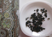 Load image into Gallery viewer, Basilur Premium oolong green tea 100g in metal caddy